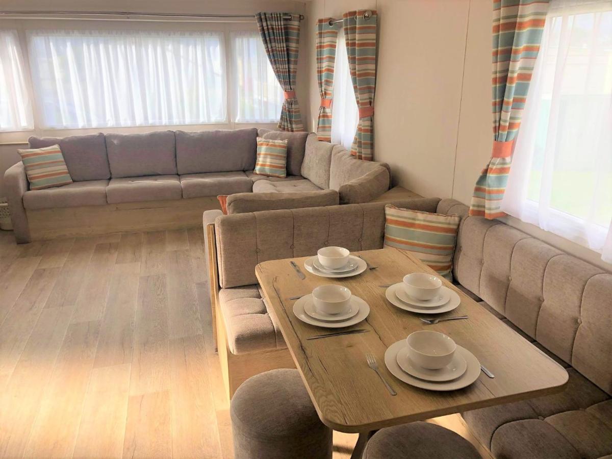 Cedar Deluxe Holiday Home Чапел-Сент-Леонардс Екстер'єр фото