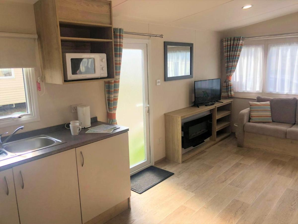 Cedar Deluxe Holiday Home Чапел-Сент-Леонардс Екстер'єр фото