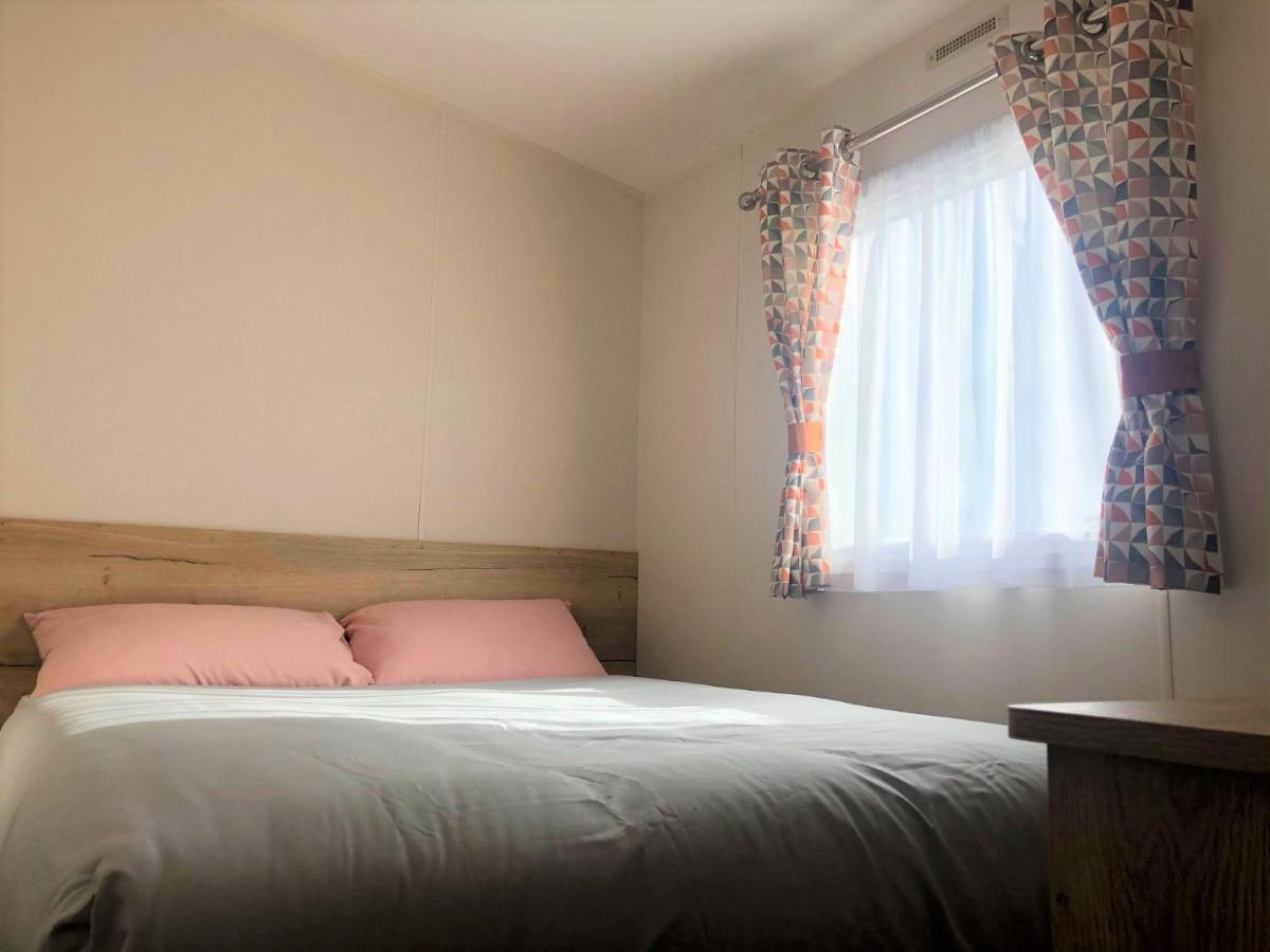 Cedar Deluxe Holiday Home Чапел-Сент-Леонардс Екстер'єр фото